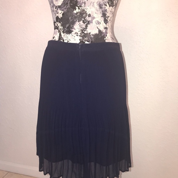 One of a kind pleated Punto Blanco blue skirt - Picture 3 of 3